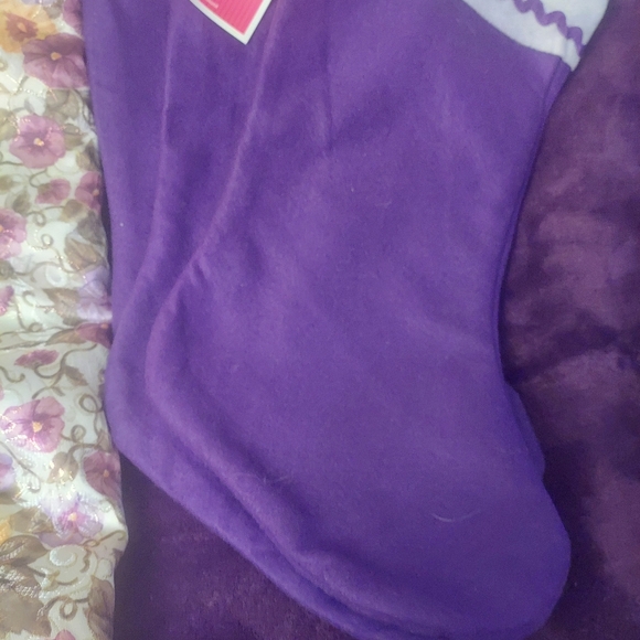 Vintage 52" tree skirt & (3) felt stockings - Picture 4 of 4